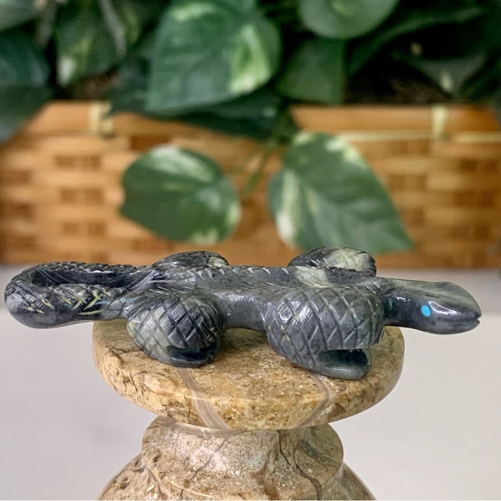 Authentic Zuni Picasso Marble Lizard Fetish Carving Nelson Yatsattie 2.5" Signed